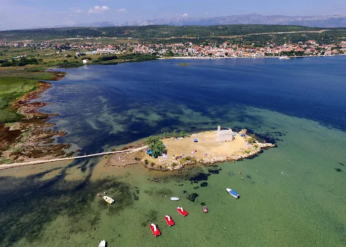 Family Friendly House With A Swimming Pool Posedarje, Novigrad - 23578 بيت للعطل *