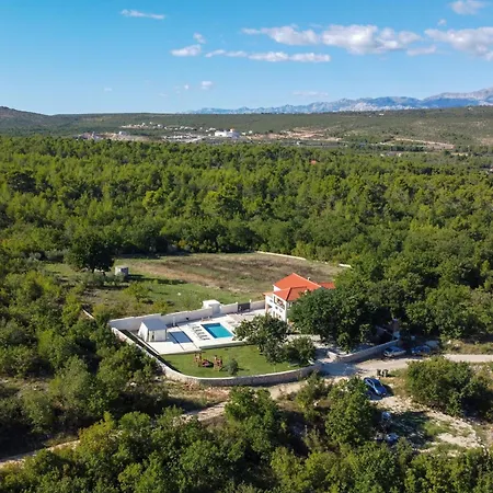 Family Friendly House With A Swimming Pool Posedarje, Novigrad - 23578 Nyaraló